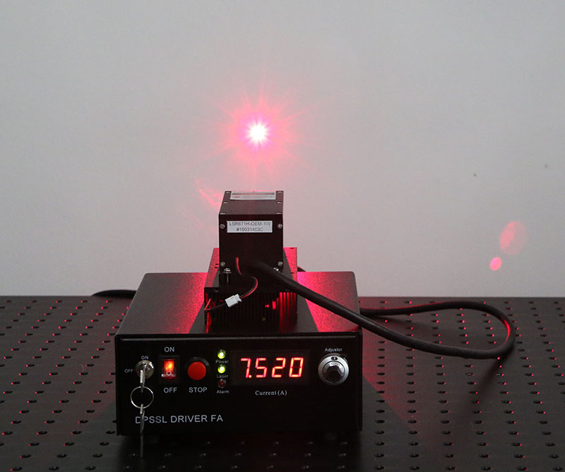 671nm 600mW 赤色 DPSSレーザー ダイオード励起固体レーザー